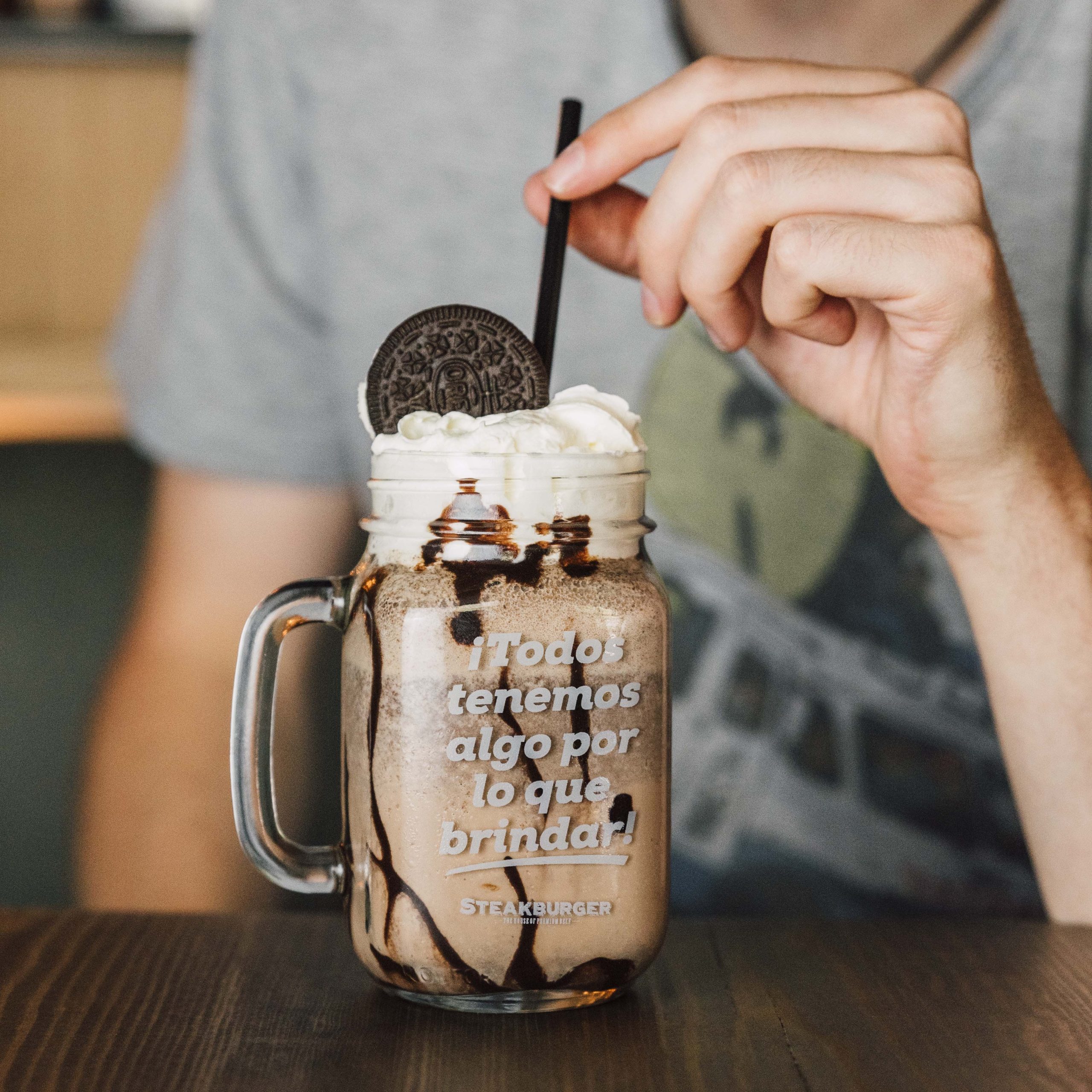 Refréscate este verano con un batido de oreo en Steakburger